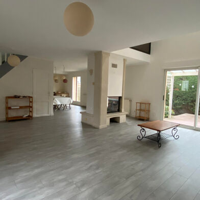 Maison 6 pièces 2900 €