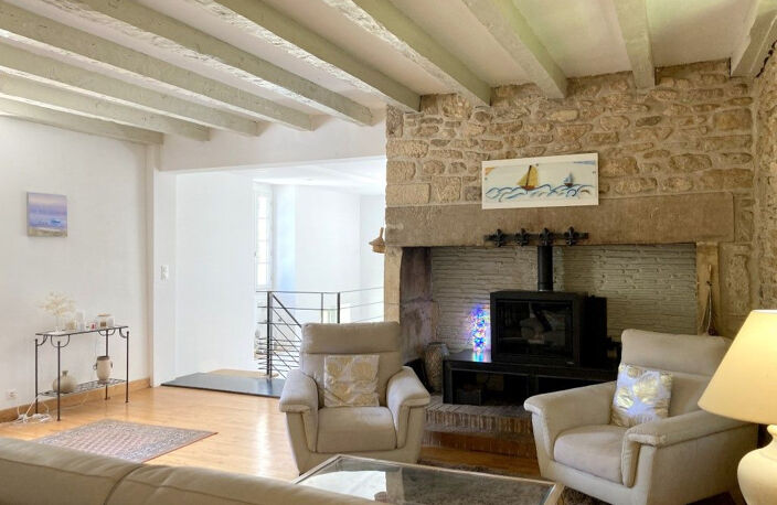 Domaine touristique de charme du 18eme ( 1765 )  en pierre avec une maison  très spacieuse et un grand gîtes. — photo 3
