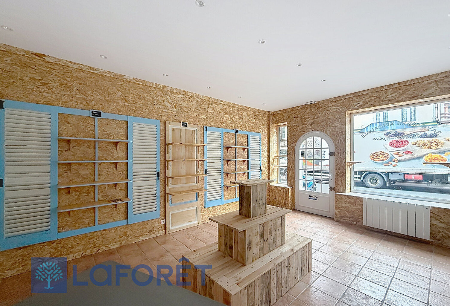 Local commercial Conches En Ouche 2 pièce(s) 48.2 m2 — photo 1