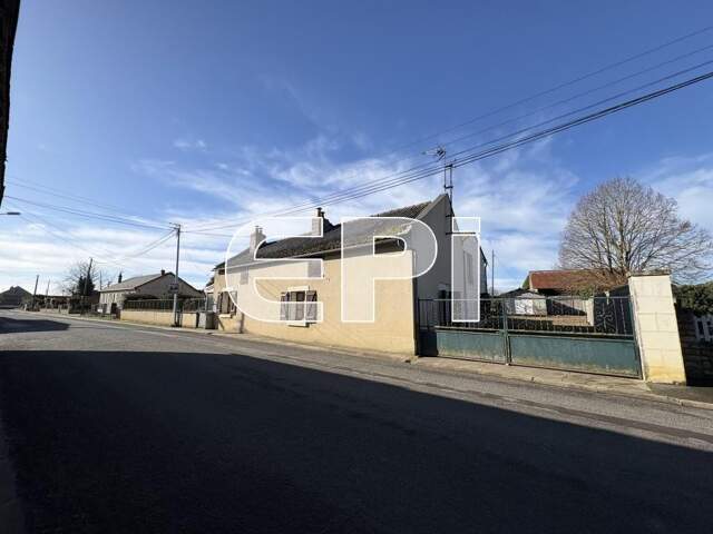 Commune de Montreuil Bellay Petite Maison Ancienne de Trois piè — photo du bien
