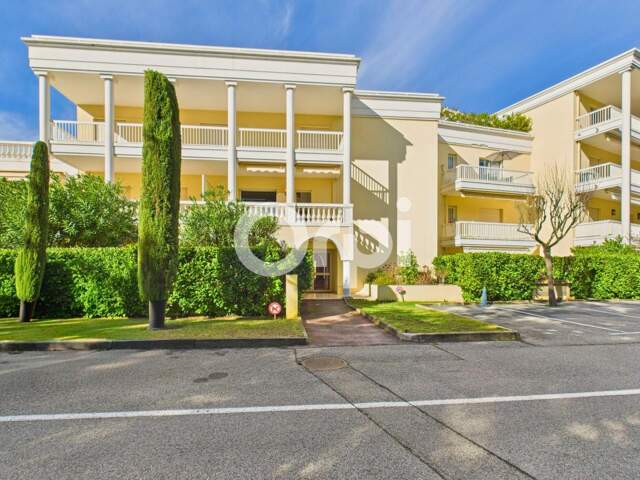 RIVIEIRA GOLF - APPARTEMENT RÉNOVÉ - STATIONEMENT ET CAVE -  INVESTISSEMENT — photo du bien