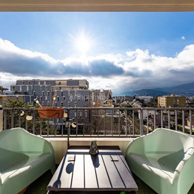 Appartement 5 pièces 255000 €