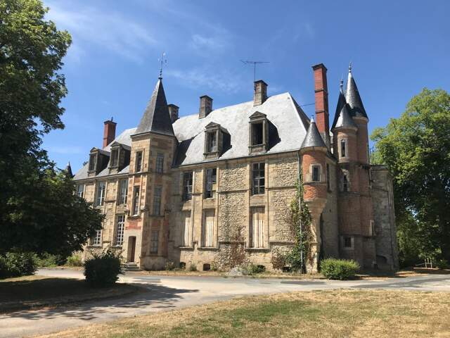 Château à VIERZON (18) — photo du bien
