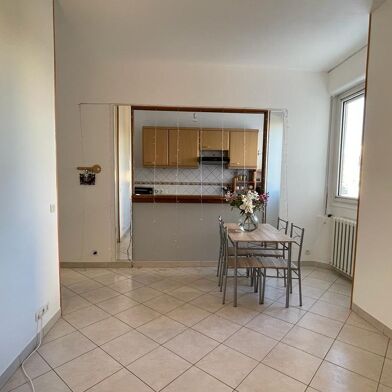 Appartement 3 pièces 700 €