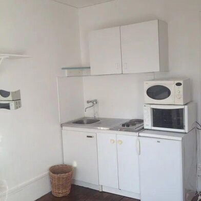 Appartement 1 pièces 860 €