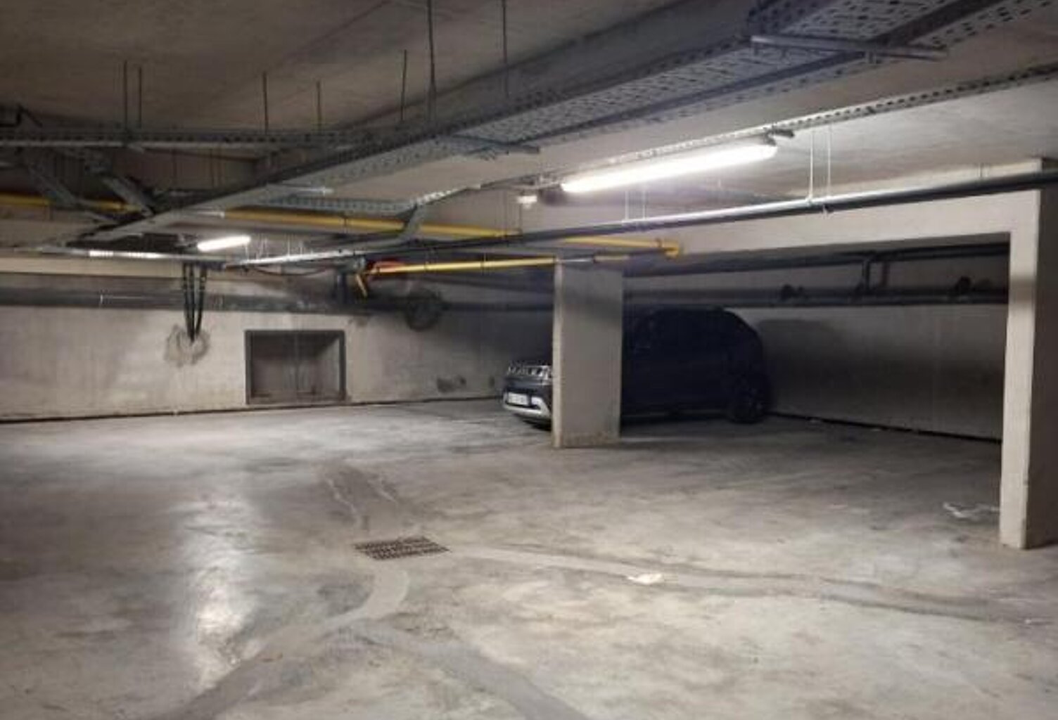 PLACE DE PARKING COUVERTE SOUS SOL - 29€ + TVA — photo 1