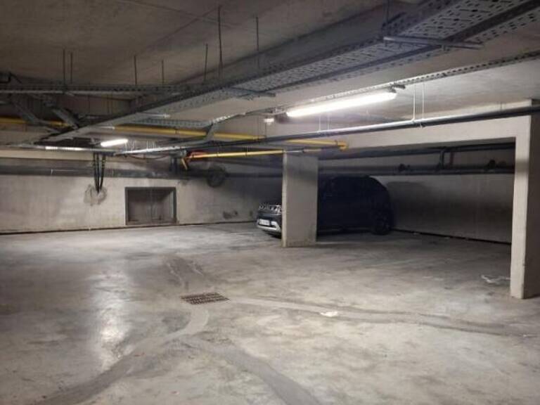 PLACE DE PARKING COUVERTE SOUS SOL - 29€ + TVA — photo 1
