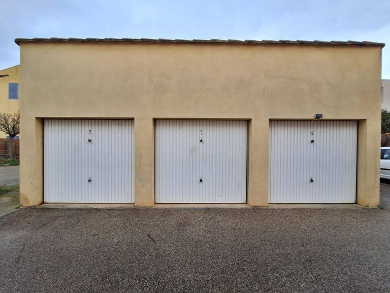 GARAGE A LOUER ILSE/SORGUE - 63€ + TVA — photo 1
