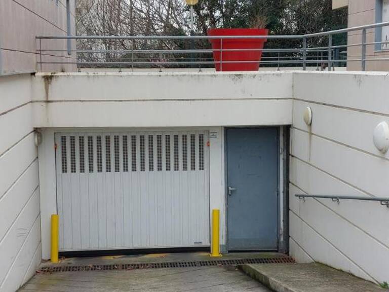 A LOUER GARAGES & BOX S/SOL - 37€ + TVA — photo 1