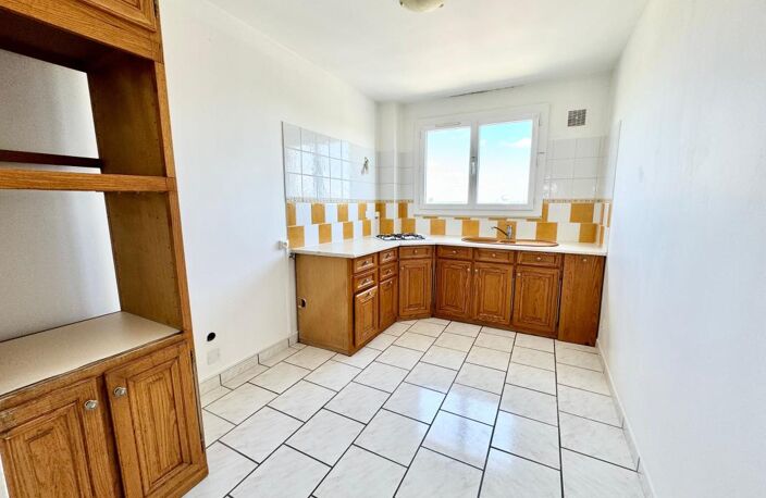 Appartement lumineux avec balcon, cave et parking – Résidence sécurisée — photo 3