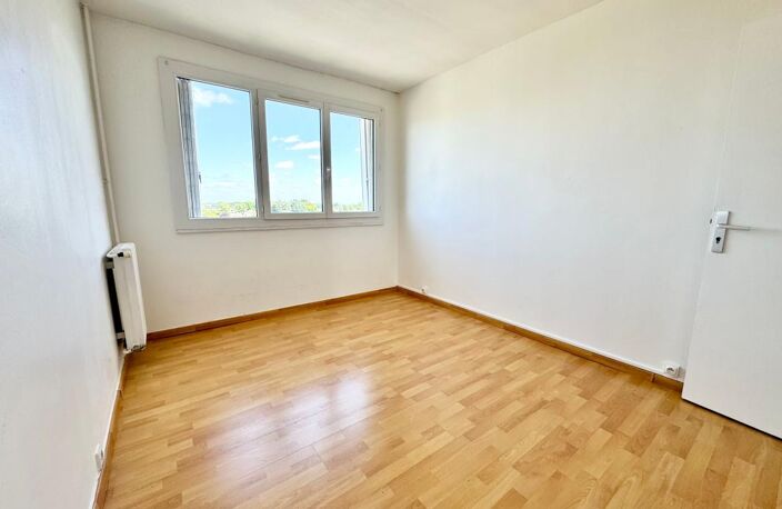 Appartement lumineux avec balcon, cave et parking – Résidence sécurisée — photo 4