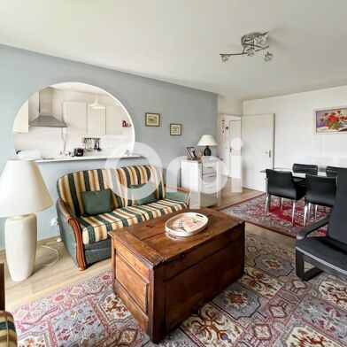 Appartement 4 pièces 220500 €