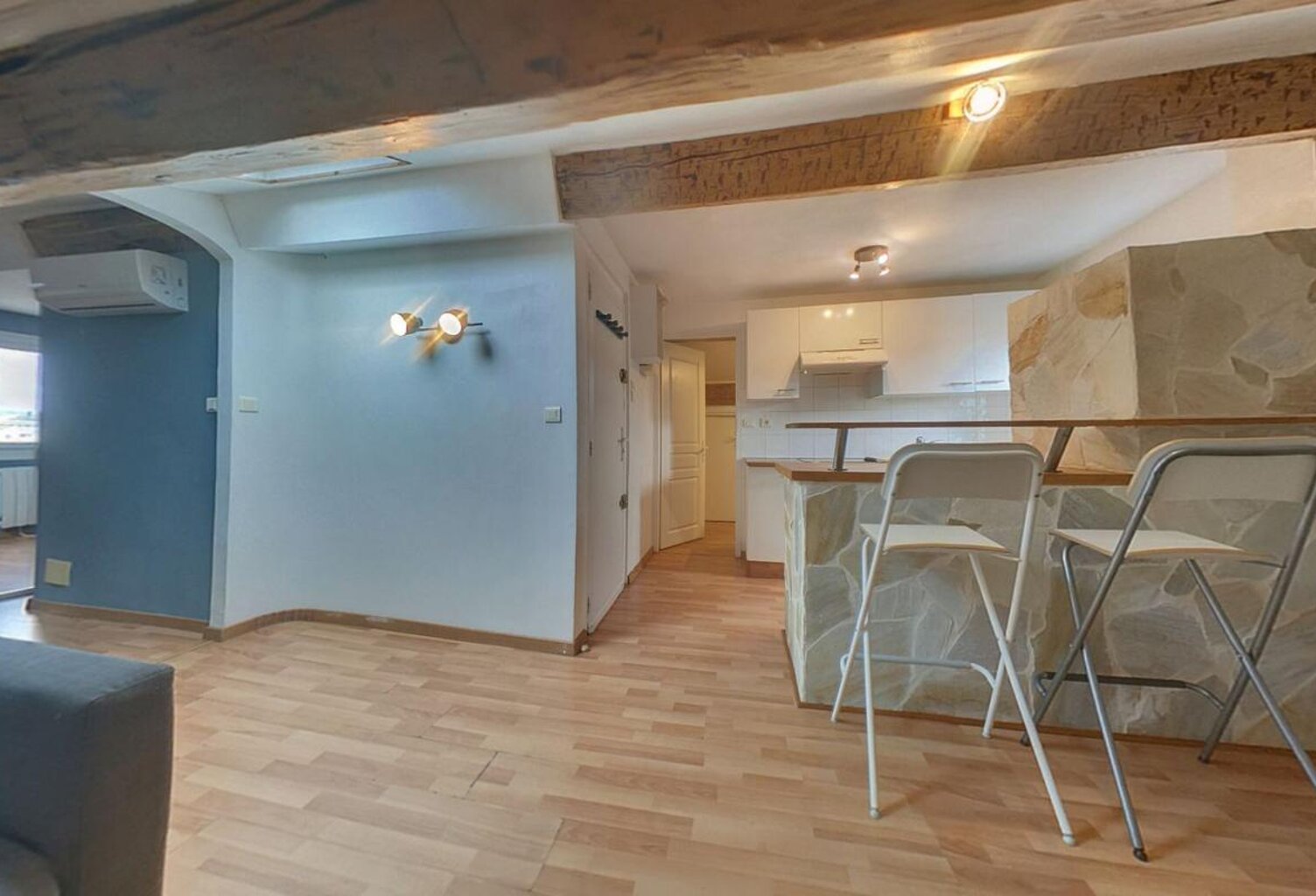 À vendre à Toulon Est (83100), appartement T2 mansardé en dernier étage — photo 1