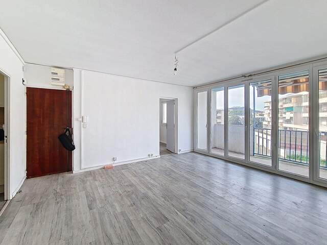 Appartement de type 4 pièces avec cave — photo du bien