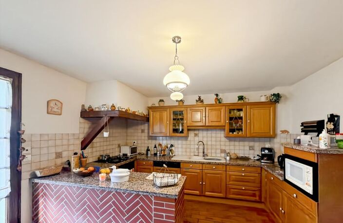 JOUY-LE-POTIER – 7 PIÈCES, 6 CHAMBRES, BEAU TERRAIN : UN BEAU POTENTIEL À PERSONNALISER ! — photo 3