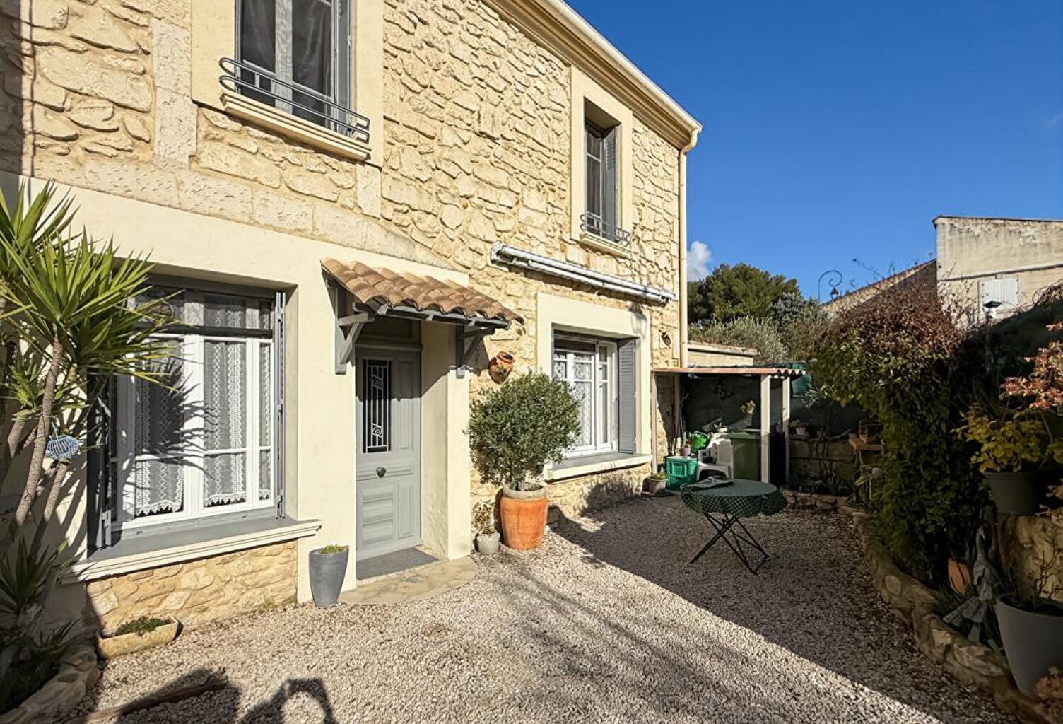 À VENDRE - MAISON DE VILLAGE  - EYRAGUES — photo 1