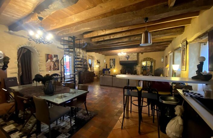 VILLAGE PROCHE LA BAULE GRANDE MAISON DE BOURG AVEC DE BEAUX VOLUMES ET  BEAUCOUP DE CHARME — photo 3