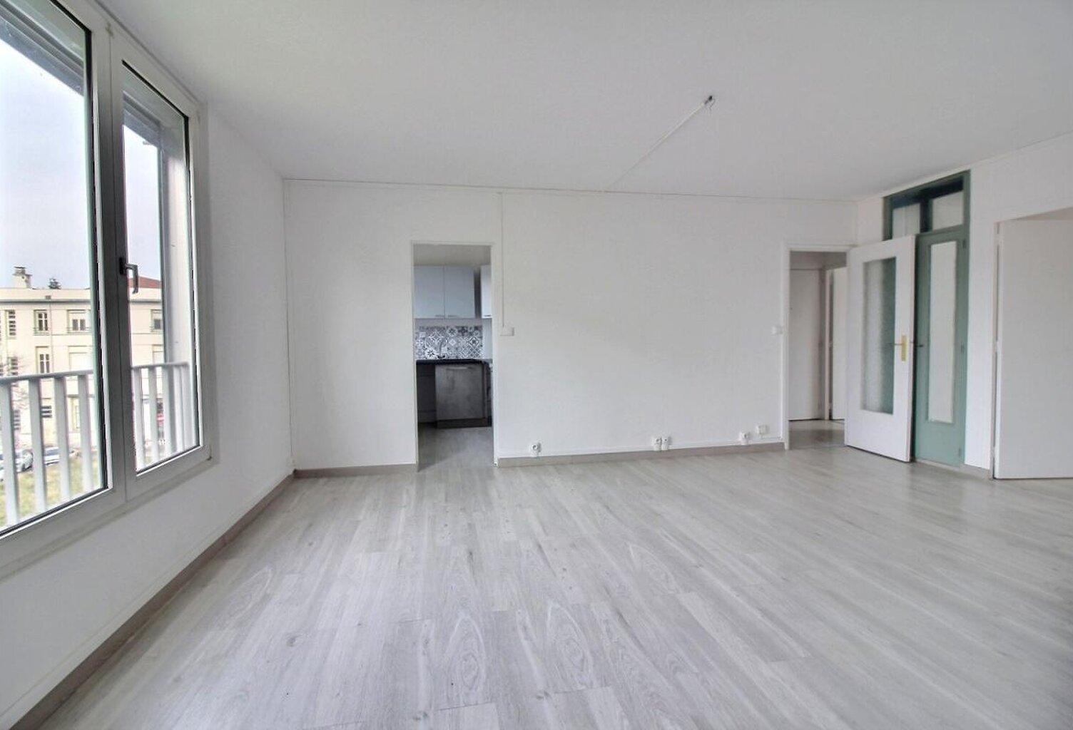 Firminy 42700 hyper centre Appartement traversant 67 m² 2 chambres — photo 1
