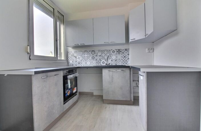 Firminy 42700 hyper centre Appartement traversant 67 m² 2 chambres — photo 2