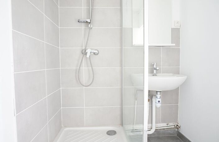 Firminy 42700 hyper centre Appartement traversant 67 m² 2 chambres — photo 5