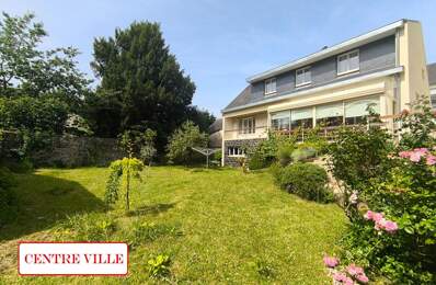 Maison centre ville avec jardin et garage — photo du bien