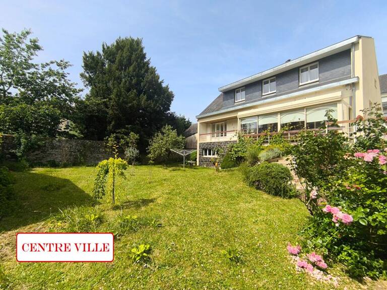 Maison centre ville avec jardin et garage — photo 1