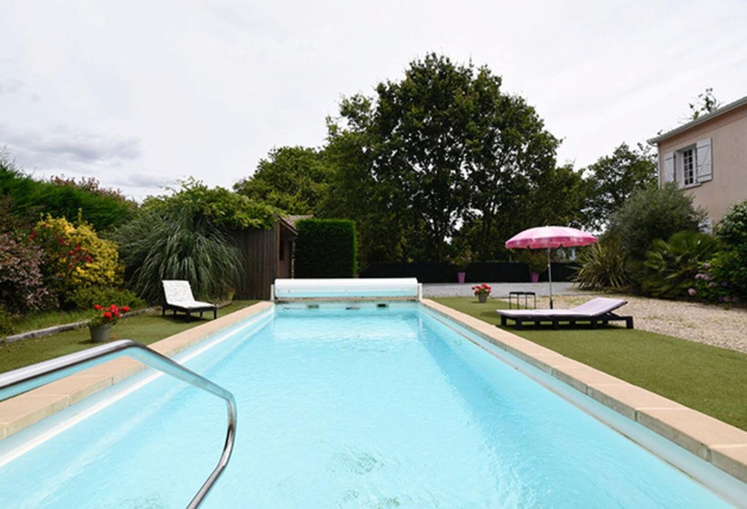 Villa de 220 m²  - Piscine & parc paysager de 1 300 m² - Calme absolu à proximité immédiate du centre-ville — photo 1