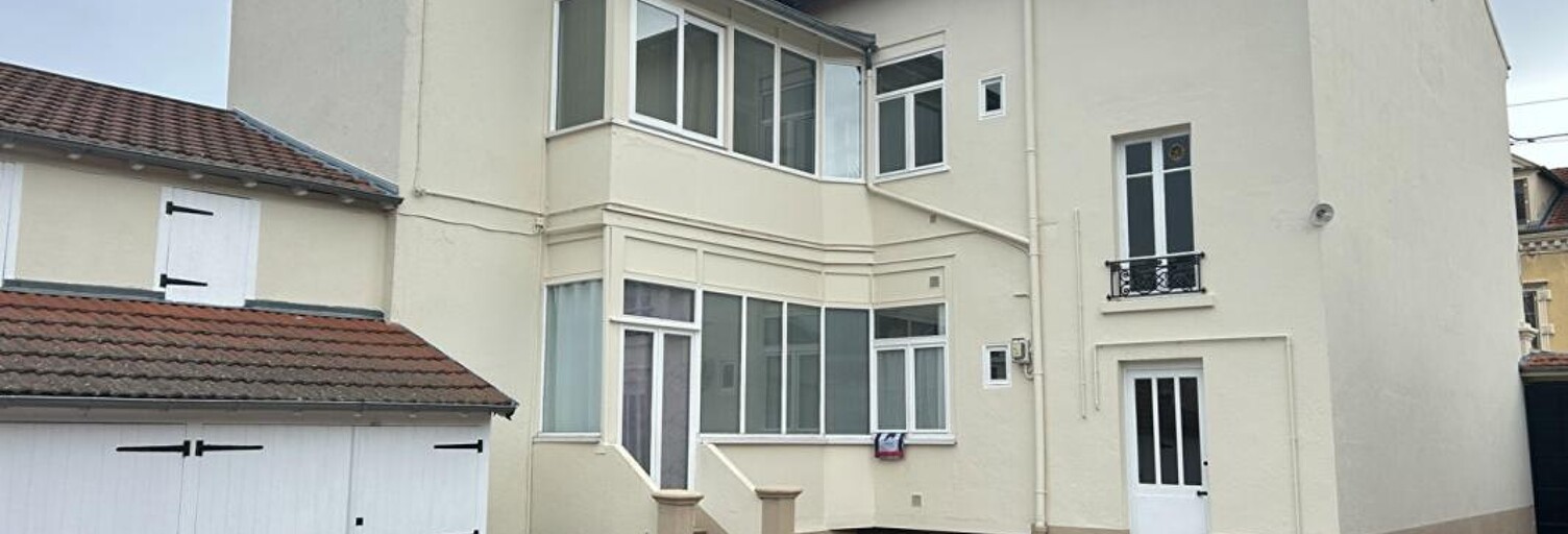 Immeuble  281 m² à vendre à Riorges (42153)