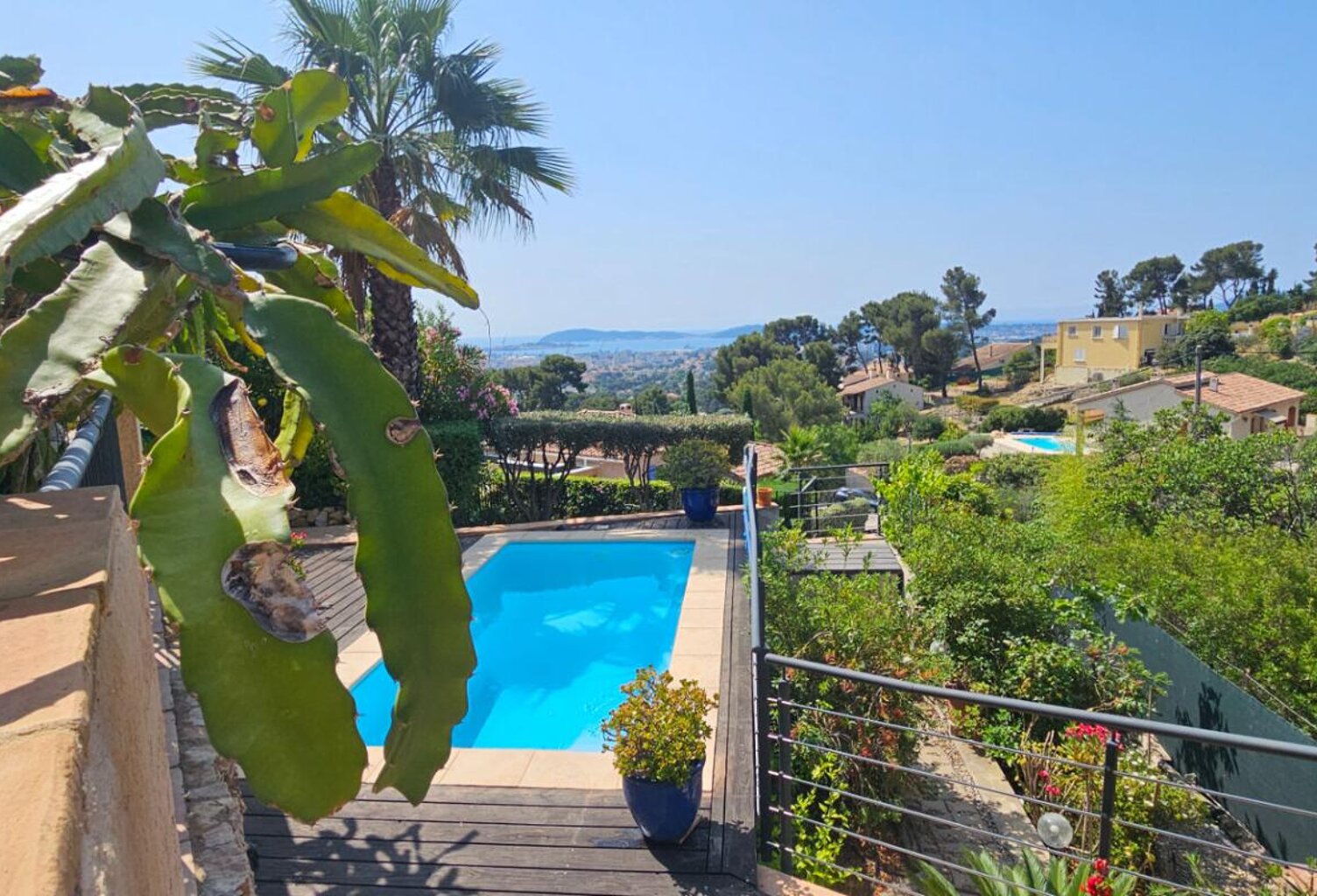 VILLA TOULON OUEST - LES 4 CHEMINS DES ROUTES — photo 1