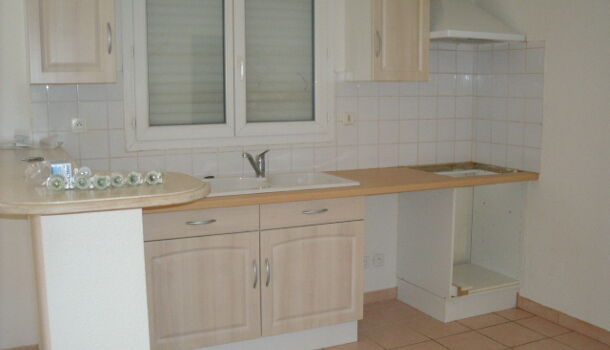 Villa / Maison 4 pièces  à louer Vinezac 07110