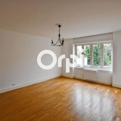 Appartement 4 pièces 979 €