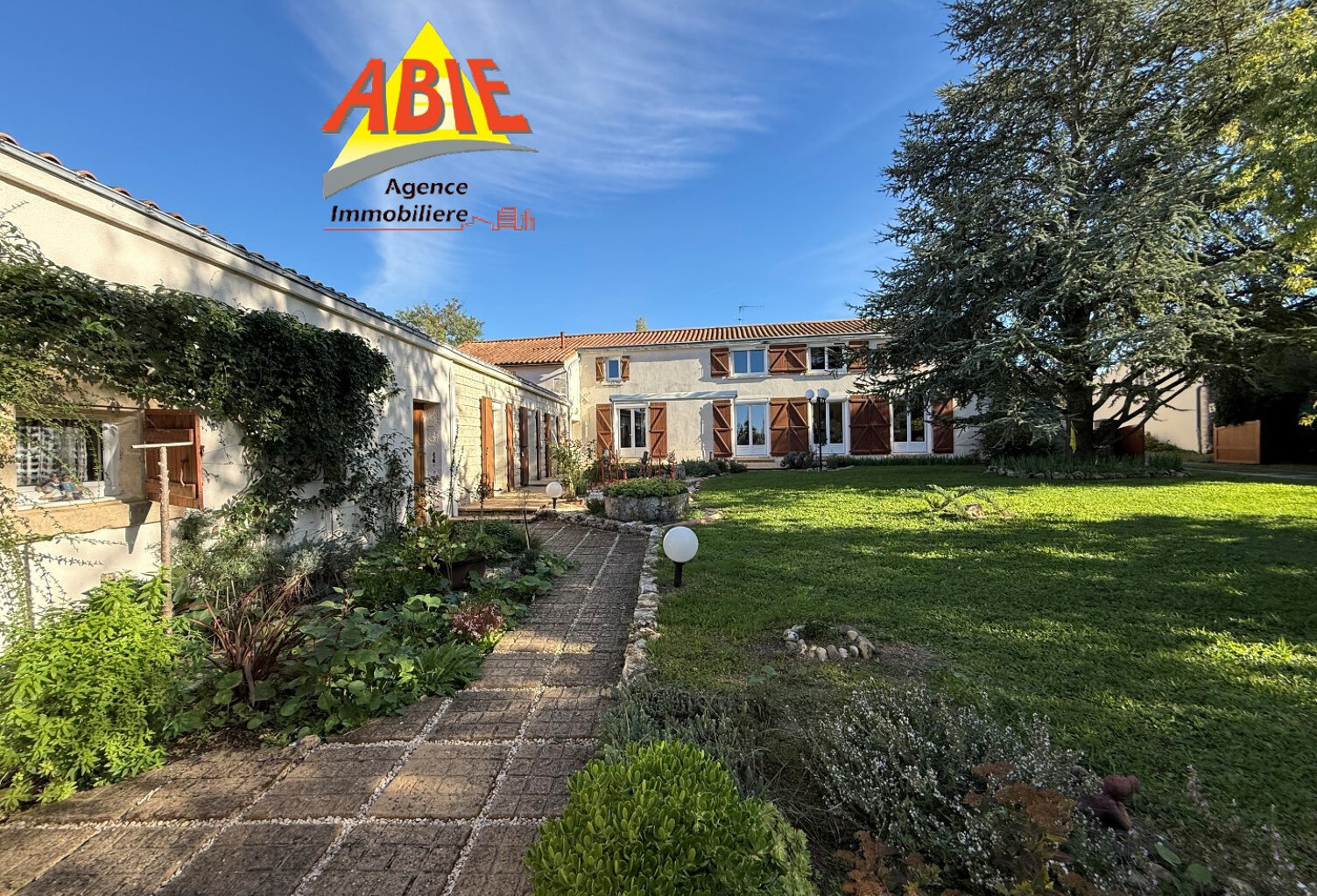 À vendre   Belle propriété familiale à BENET — photo 1