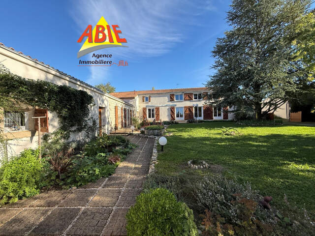 À vendre   Belle propriété familiale à BENET — photo du bien