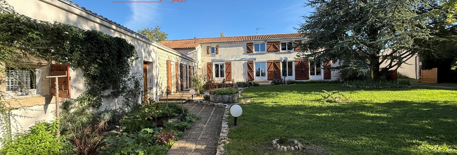 Maison 10 Pièces 240 m² à vendre à Benet (85490)