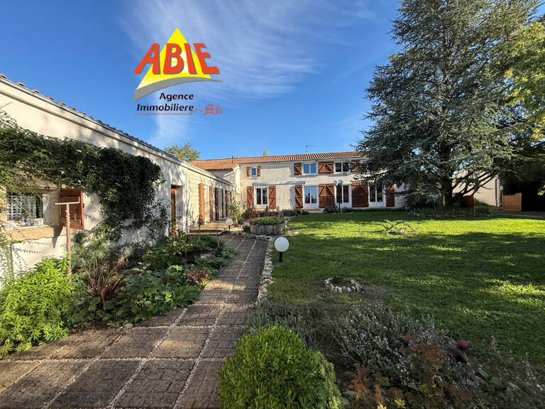 À vendre   Belle propriété familiale à BENET — photo 1