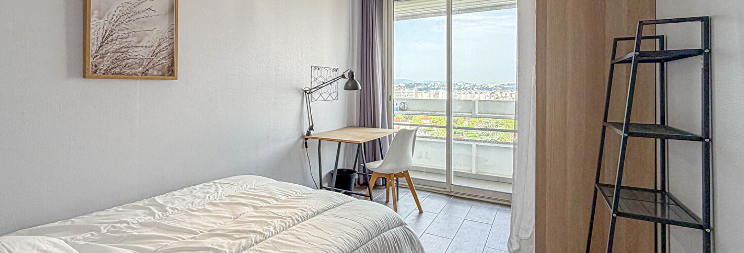 Appartement 6 Pièces 92 m² à louer à Bron (69500)