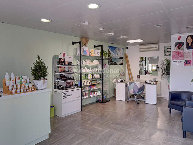 Local commercial en rdc de 85.56m² proche centre ville Berre l'Etang — photo du bien