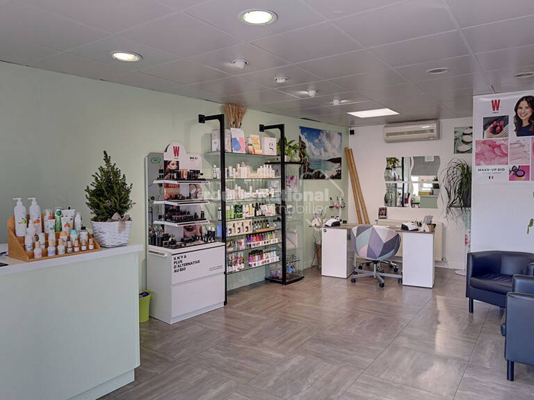 Local commercial en rdc de 85.56m² proche centre ville Berre l'Etang — photo 1