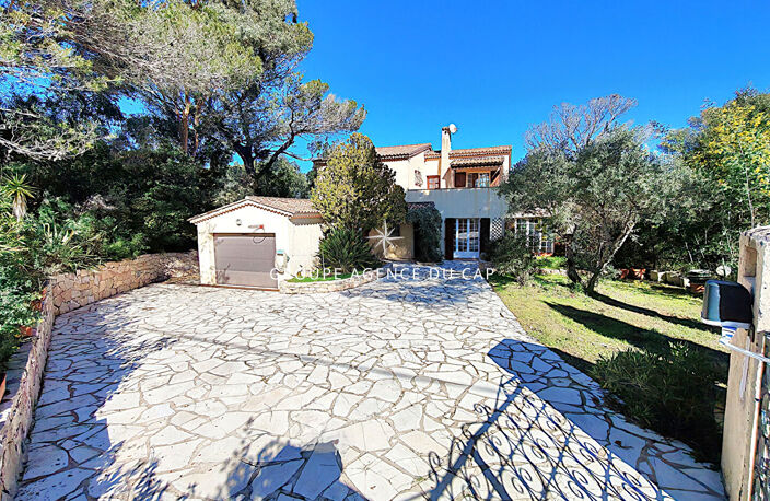 A VENDRE VILLA 6 PIECES 4 CHAMBRES SOLARIUM AVEC APERCU MER PISCINE A PROXIMITE DU CENTRE VILLE DE SAINT AYGULF — photo 2
