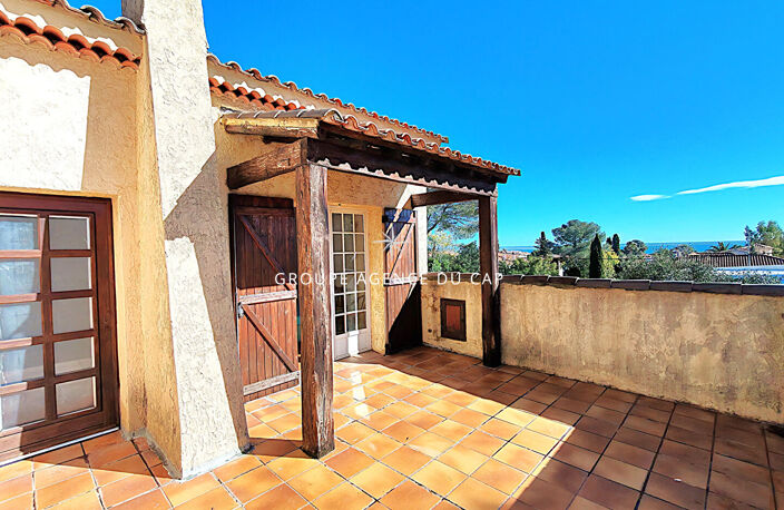 A VENDRE VILLA 6 PIECES 4 CHAMBRES SOLARIUM AVEC APERCU MER PISCINE A PROXIMITE DU CENTRE VILLE DE SAINT AYGULF — photo 3