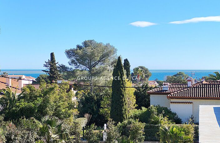 A VENDRE VILLA 6 PIECES 4 CHAMBRES SOLARIUM AVEC APERCU MER PISCINE A PROXIMITE DU CENTRE VILLE DE SAINT AYGULF — photo 4
