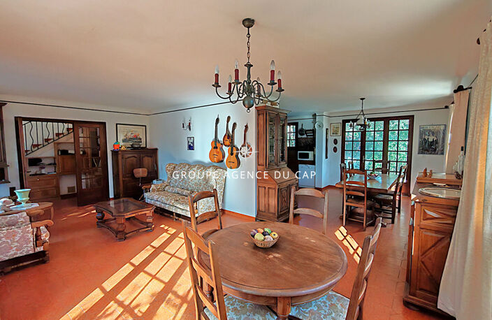 A VENDRE VILLA 6 PIECES 4 CHAMBRES SOLARIUM AVEC APERCU MER PISCINE A PROXIMITE DU CENTRE VILLE DE SAINT AYGULF — photo 5