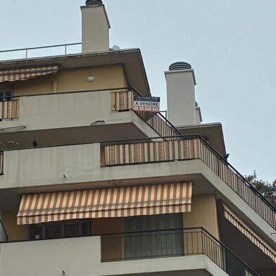 Appartement 8 pièces 249000 €