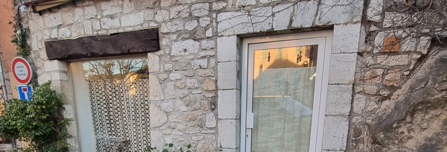 Commerce  37 m² à louer à Saint-Cézaire-sur-Siagne (06530)