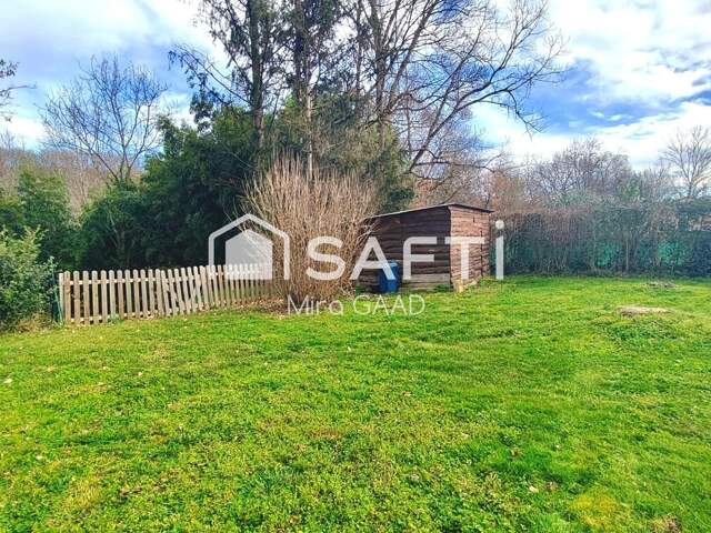 Terrain 1600m2 plat proche commodités NÉGOCIABLE — photo du bien