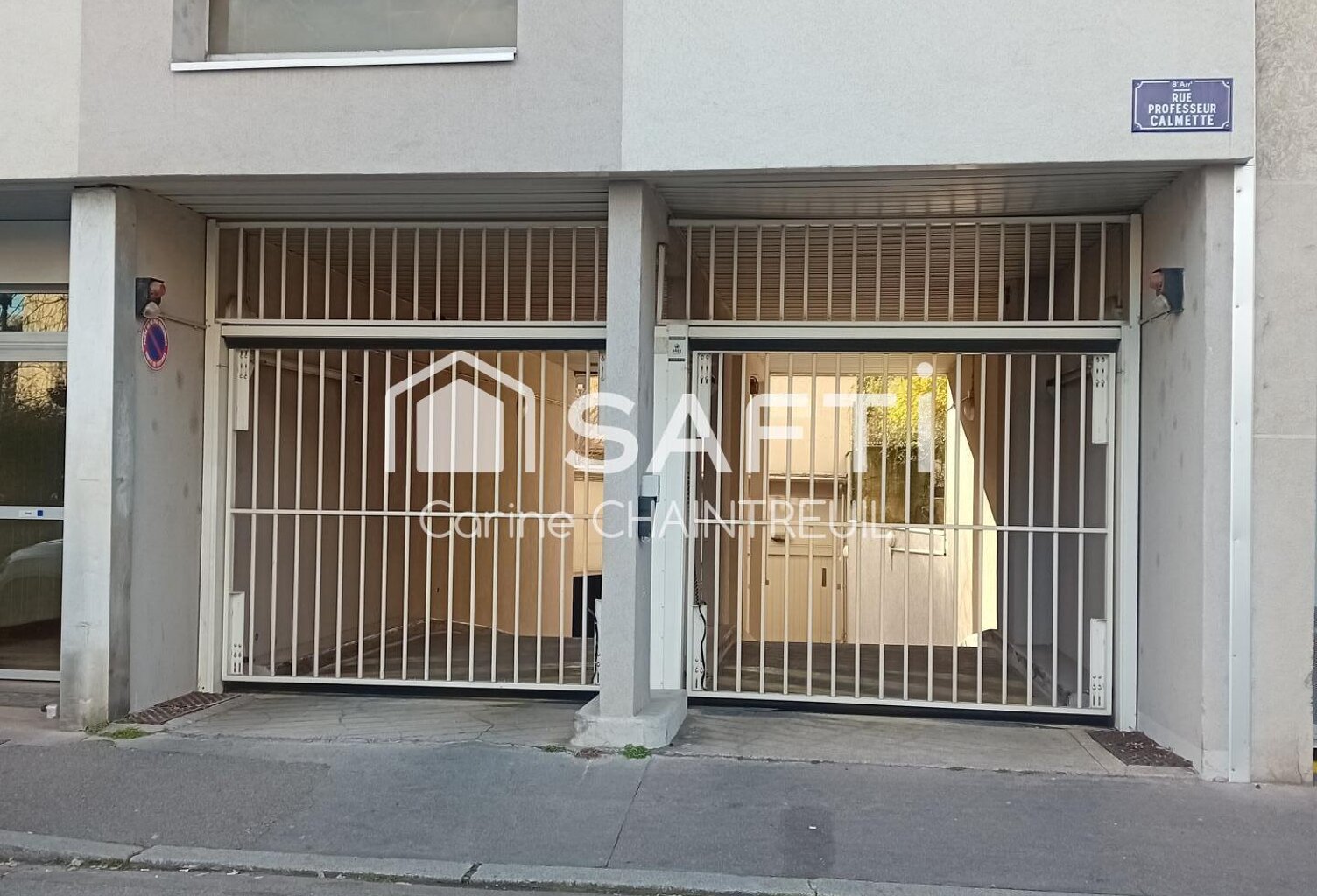 À vendre  Garage fermé + place de parking  Grange Blanche — photo 1