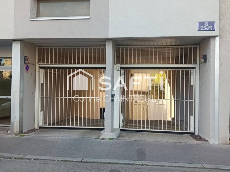 À vendre  Garage fermé + place de parking  Grange Blanche — photo 1