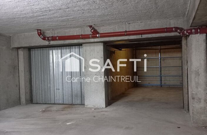 À vendre  Garage fermé + place de parking  Grange Blanche — photo 2