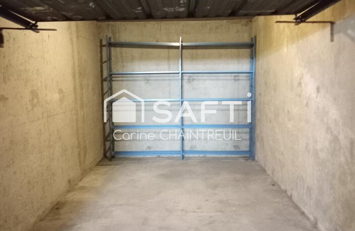 À vendre  Garage fermé + place de parking  Grange Blanche — photo 3
