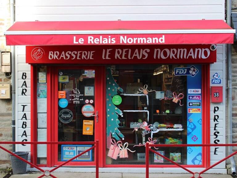 MURS COMMERCIAUX D’UN BAR-TABAC VENDUS LOUÉS AVEC APPARTEMENT ET JARDIN — photo 1